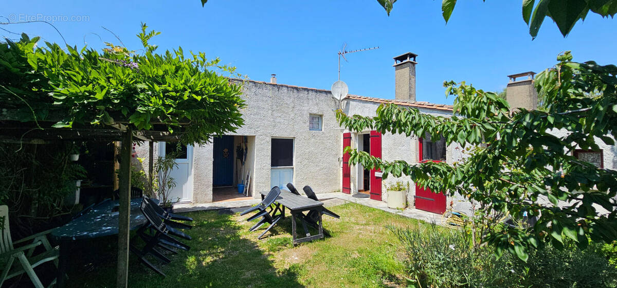 Maison à SAINT-CLEMENT-DES-BALEINES
