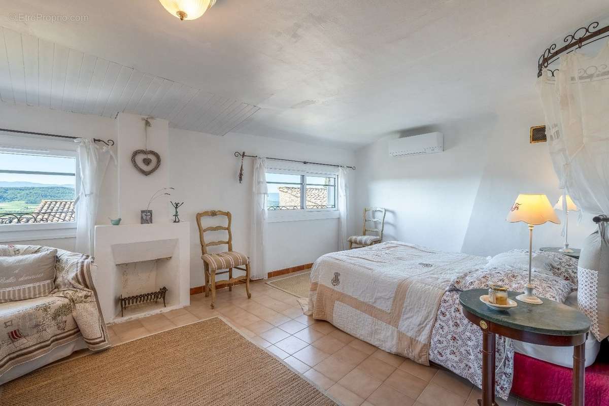 Maison à SAINT-SATURNIN-LES-APT