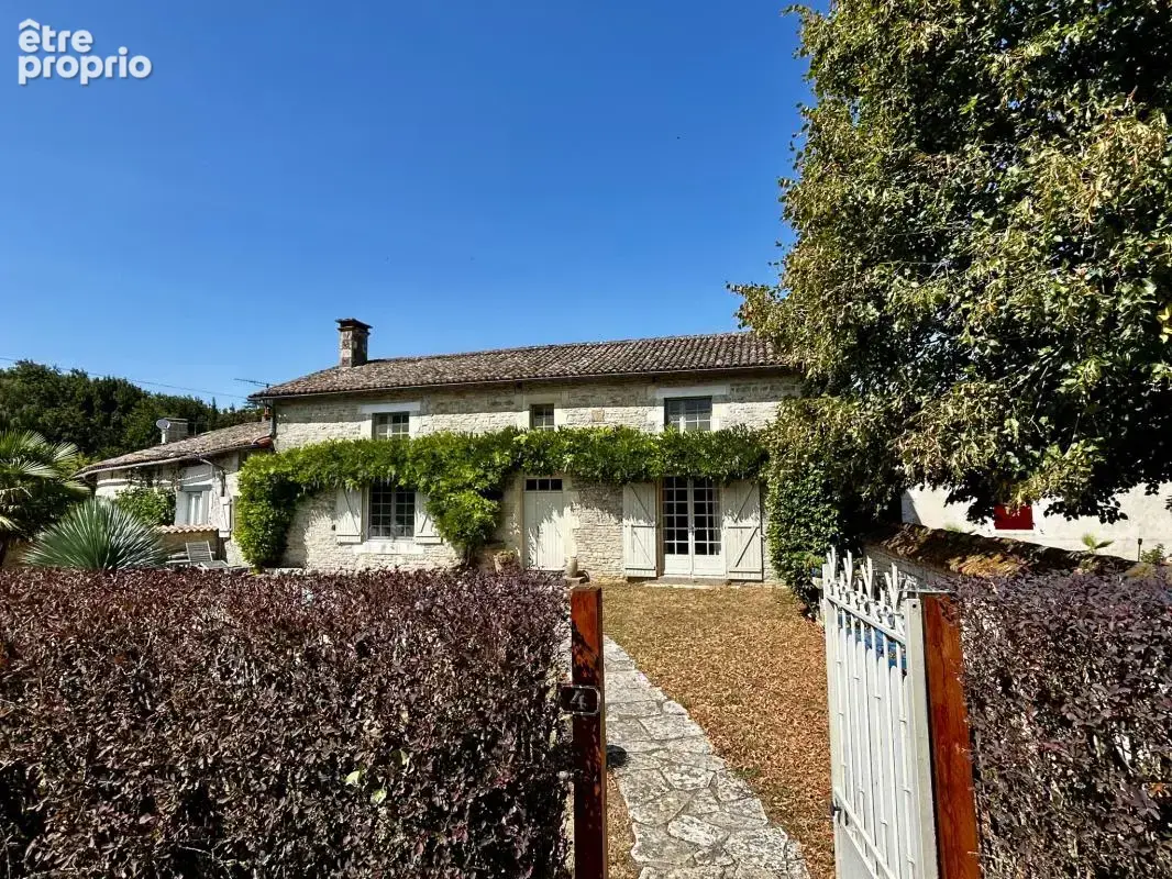 Authentique corps de ferme en pierre piscine et double garag - photo 3