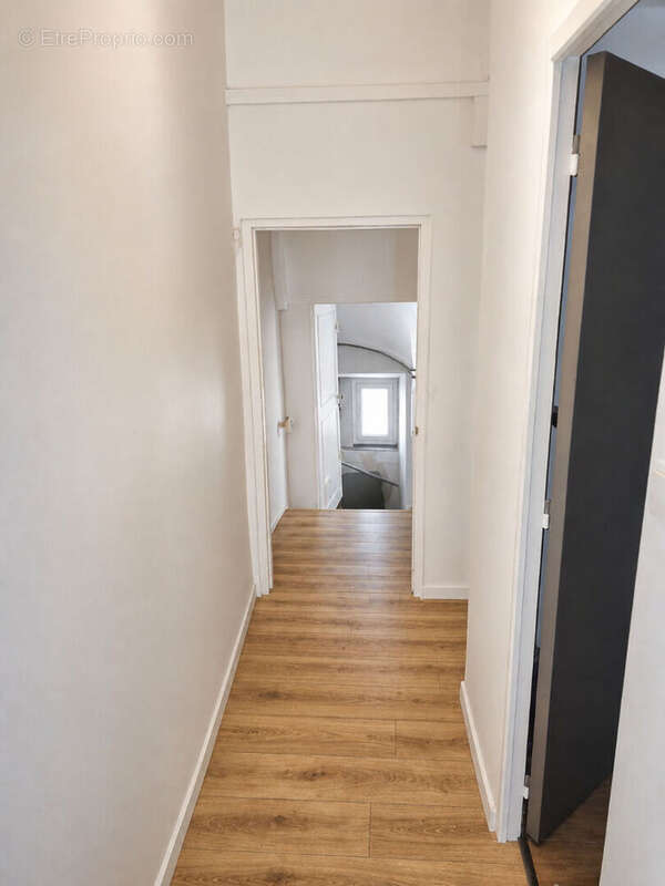 Appartement 30 m² à Varages  - photo 2
