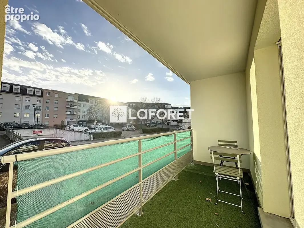 T5 de 83,01 m²  4 chambres  balcon  cave  au calme - photo 2