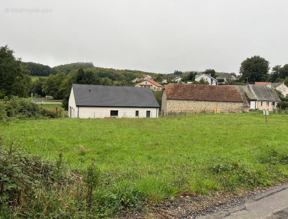 Terrain à LAFEUILLADE-EN-VEZIE
