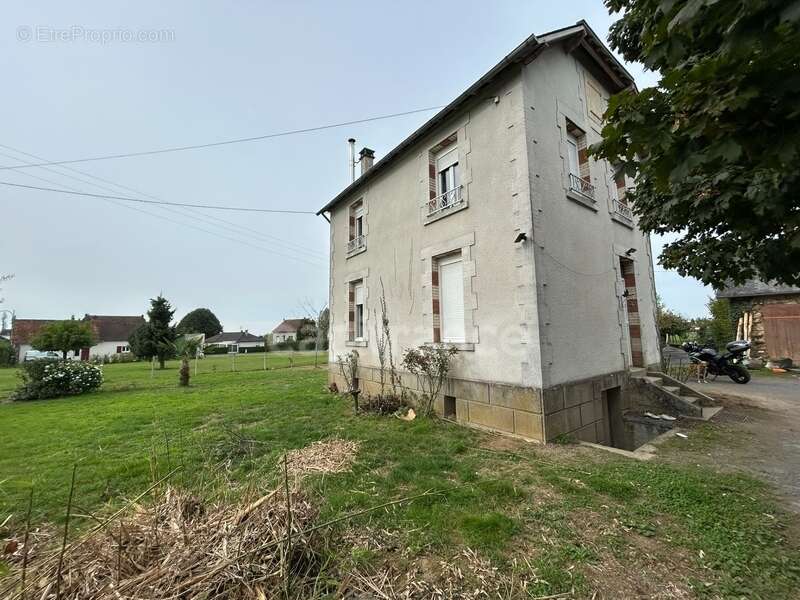 Maison à LANOUAILLE