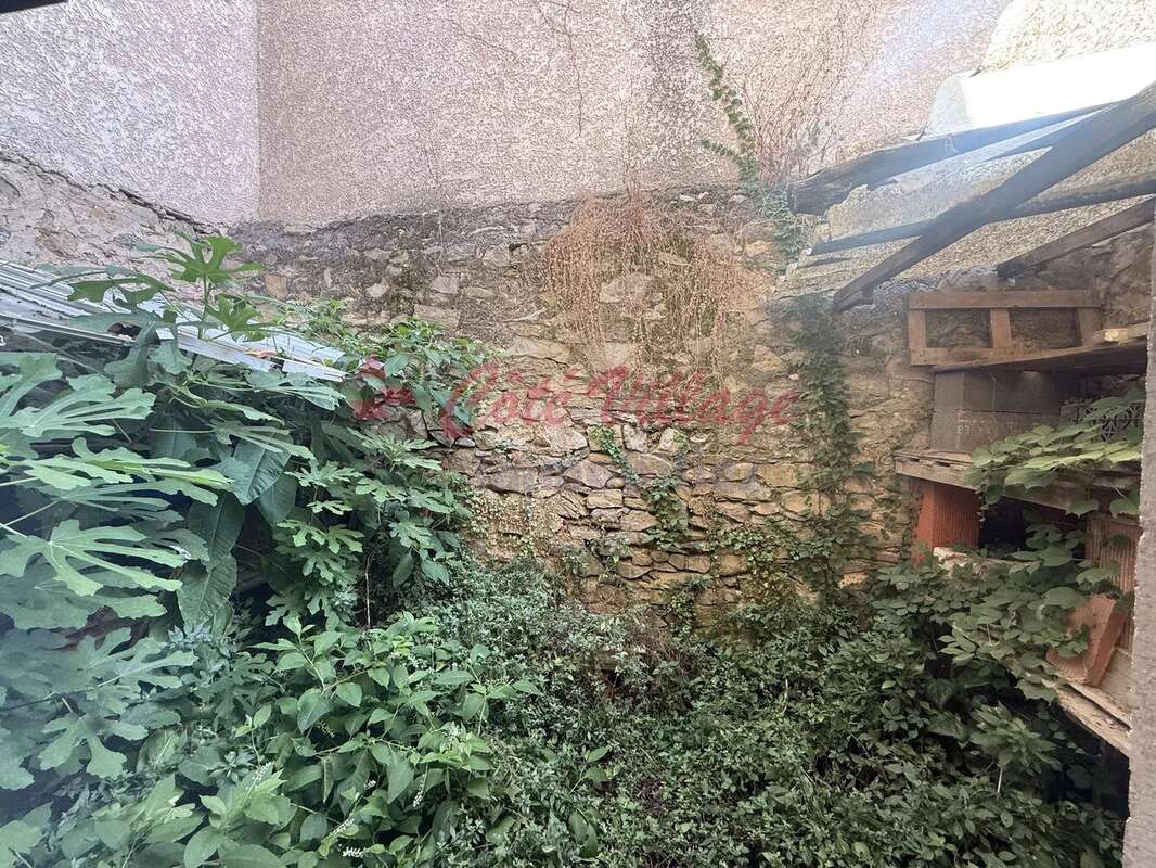 Gruissan - Remise elevée d'un etage + cours - photo 5