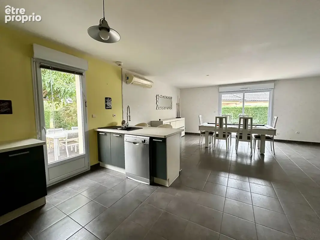 Saint-Pantaléon-de-Larche, plain pied, 3 chambres,100 m2, piscine ! - photo 8