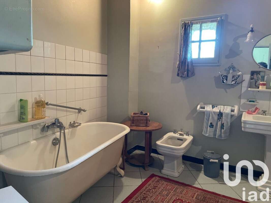 Maison 185 m² à Fontaine-Chalendray  - photo 9