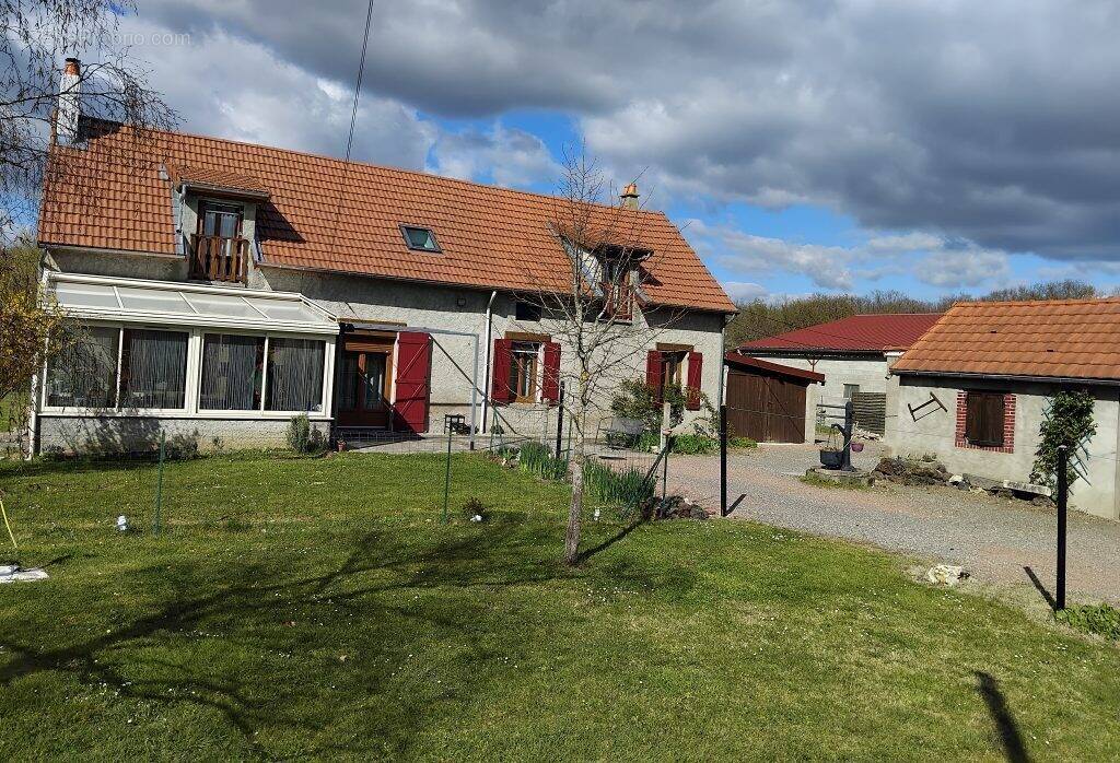 Maison à ESPINASSE-VOZELLE