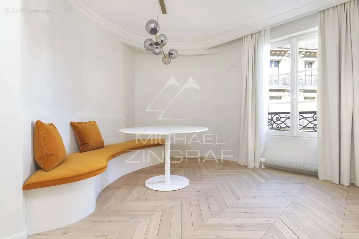 Appartement à PARIS-17E