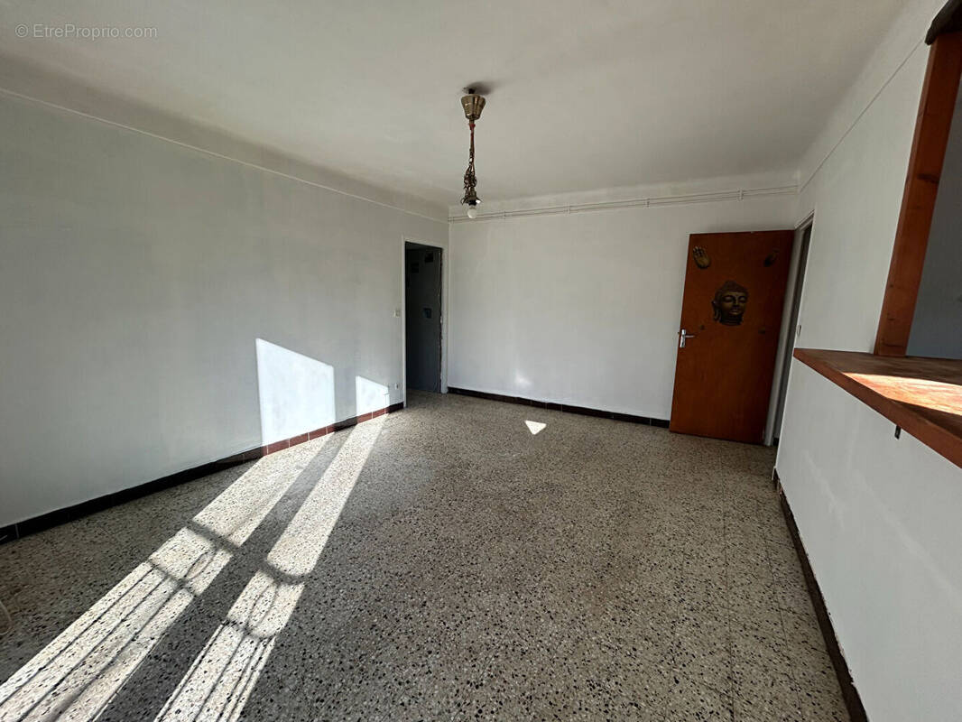 Appartement à ENTRAIGUES-SUR-LA-SORGUE