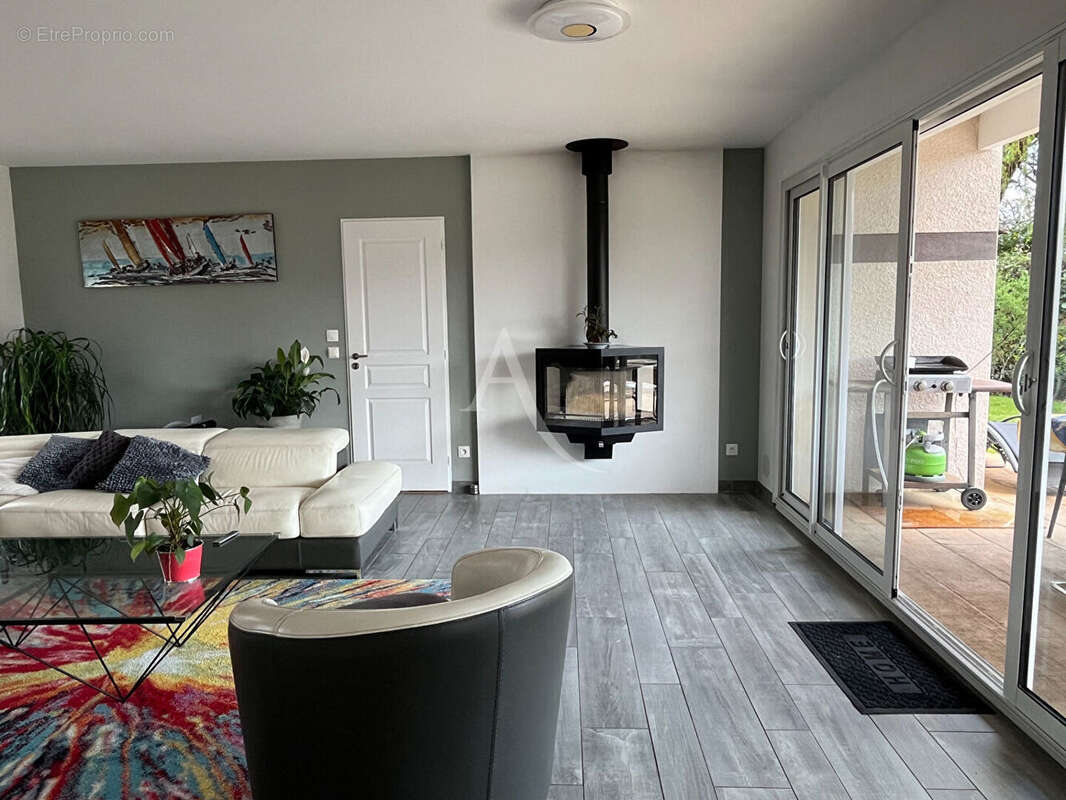 Maison à SAINT-JEAN-D'ILLAC