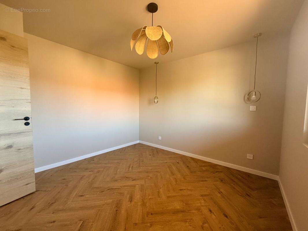 Appartement à SIX-FOURS-LES-PLAGES