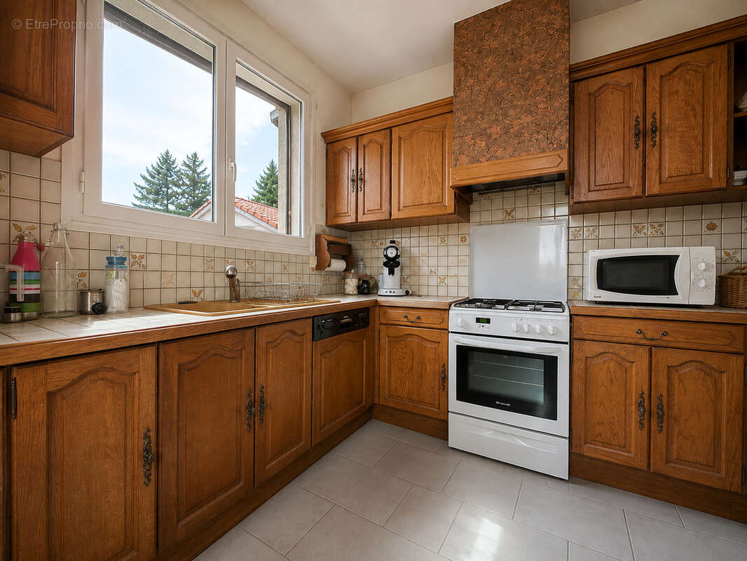 A vendre grande maison familiale avec jardin arboré - 5 chambres -au coeur d'Aubière - photo 3