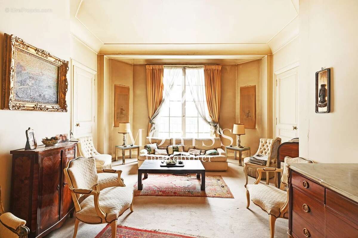 Appartement à PARIS-16E