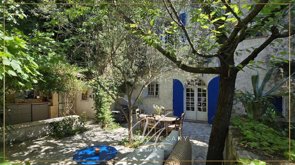 Maison 441 m² à La Roquebrussanne  - photo 2