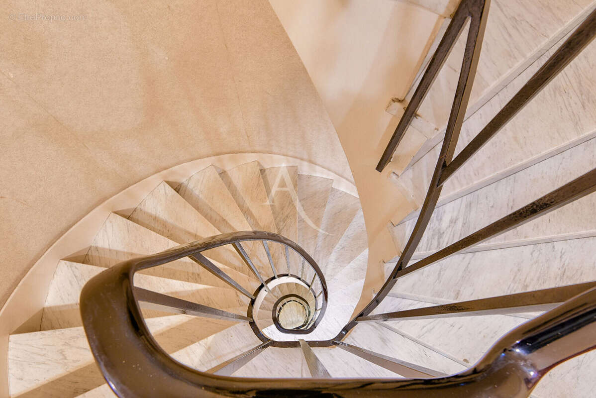 Appartement à PARIS-7E