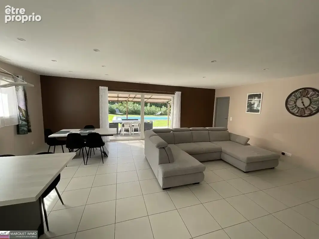 Villa T4 récente et fonctionnele, plain pied, offrant 155 m² en 4 faces sur 636 m² de terrain avec piscine et garage - photo 23