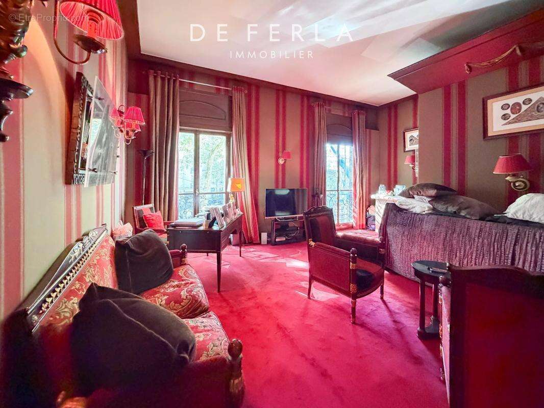 Appartement à PARIS-16E