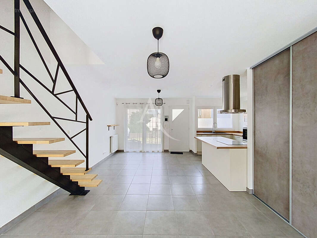 Maison à MONTREUIL-JUIGNE