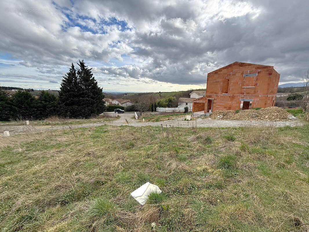 Terrain à LES HAIES