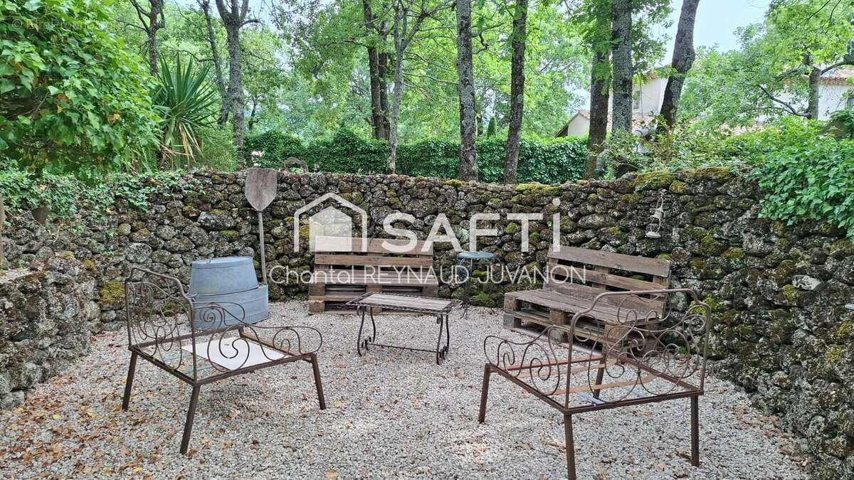 Maison 231 m² à Caseneuve  - photo 4