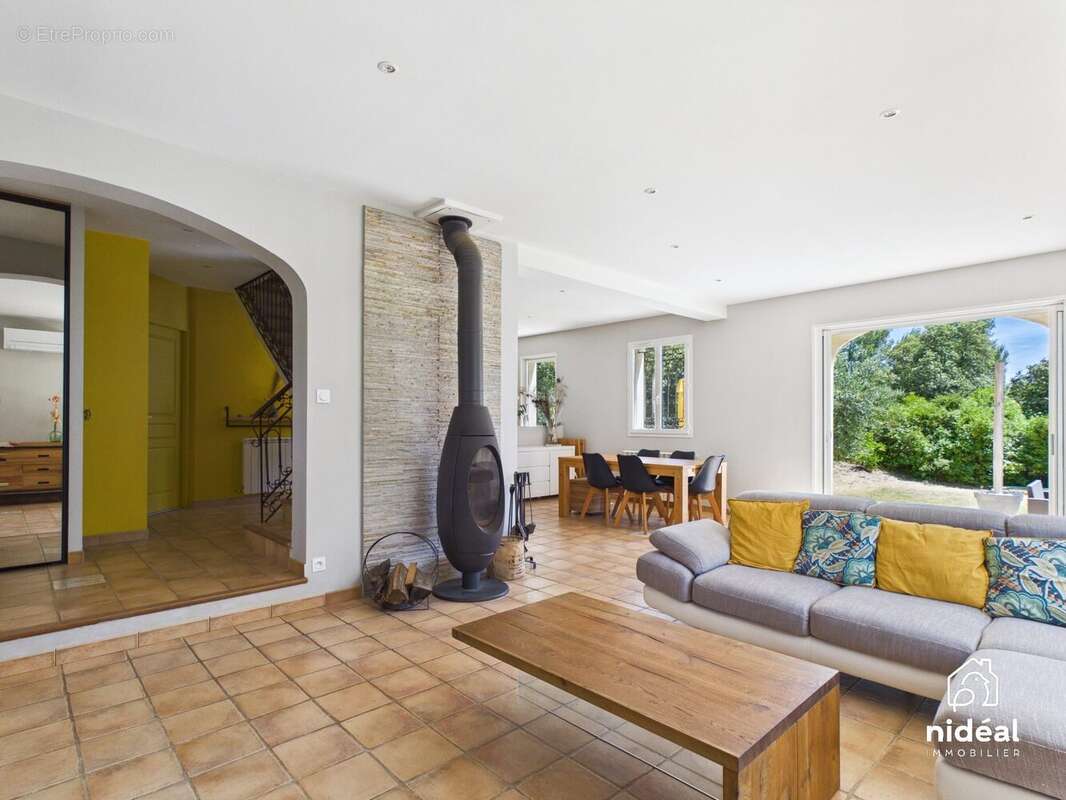 Maison à SAINT-HILAIRE-DE-BEAUVOIR
