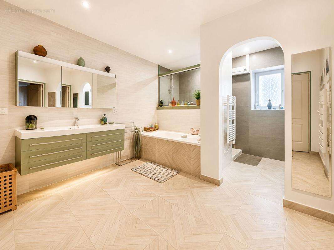 Grande maison familiale avec logement indépendant possible et jardin clos - Secteur Le Mêle-sur-Sarthe - photo 6