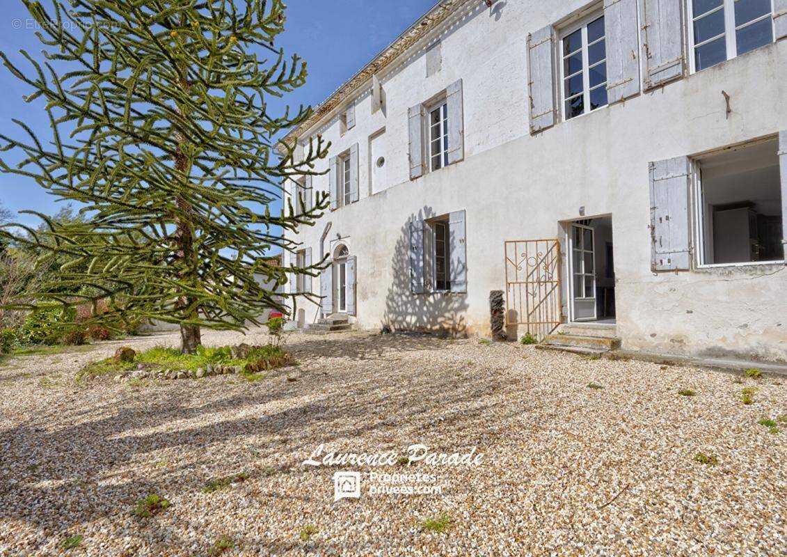 Maison à SAINT-MARTIAL-D'ARTENSET