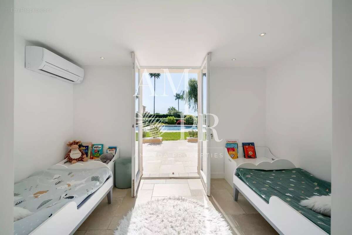 Cannes Californie – Élégance Contemporaine et Vue Mer d’Exception dans un Domaine Privé - photo 18