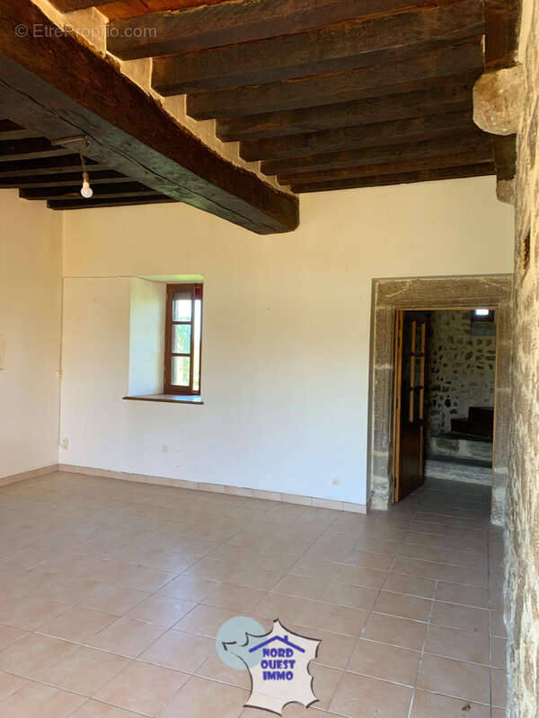 Maison à AMBRIERES-LES-VALLEES