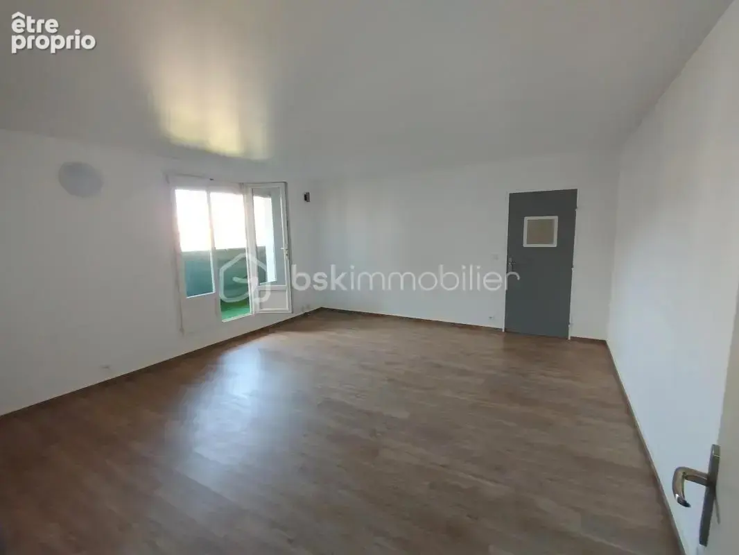 Appartement 3 pièces avec balcon, place de parking et cave, proche RER A Champs-sur-Marne - photo 2