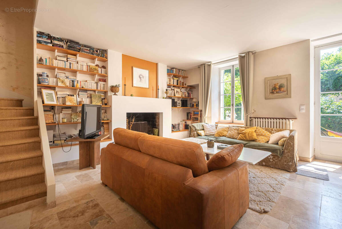 Maison en pierre - 228m2 - 4 chambres - photo 11