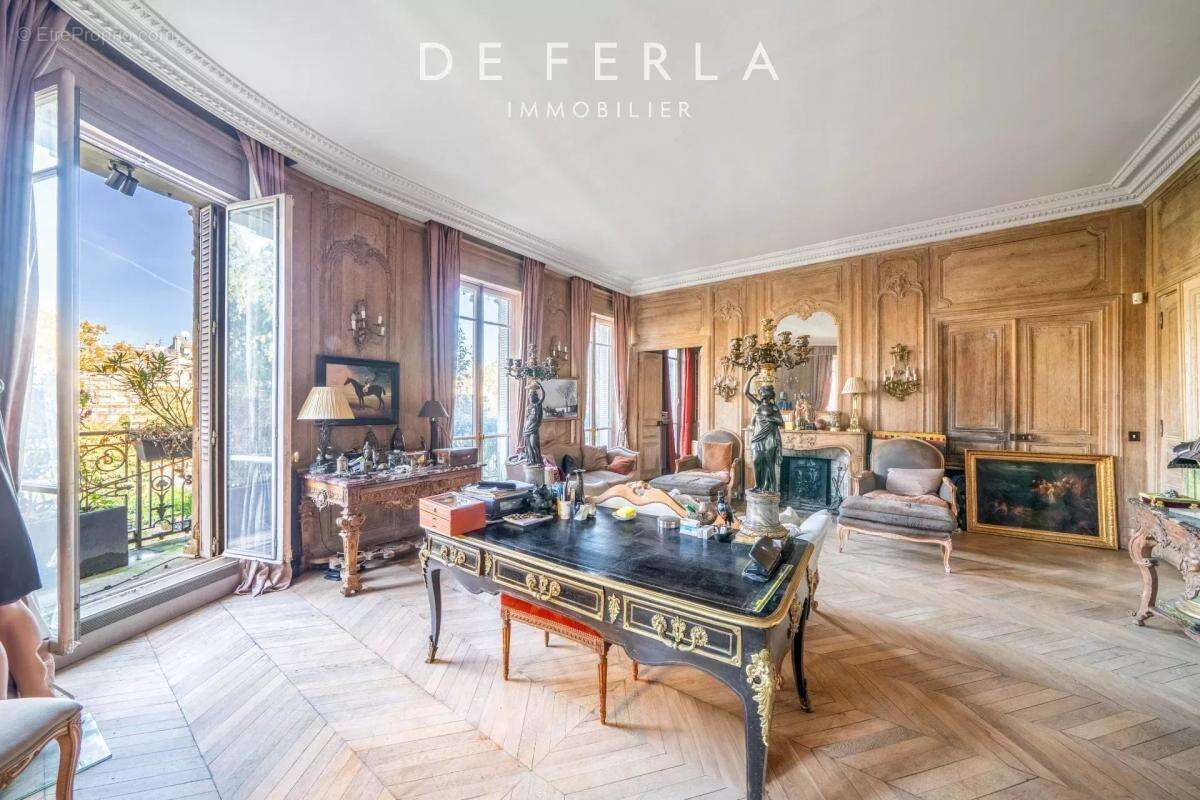 Appartement à PARIS-16E