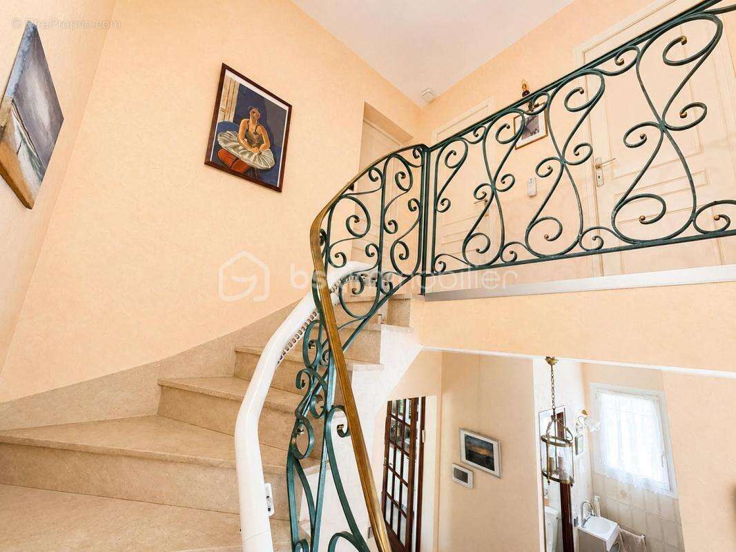 Maison familiale de 160 m² habitables sur 517 m² de terrain – Sous-sol total - photo 11