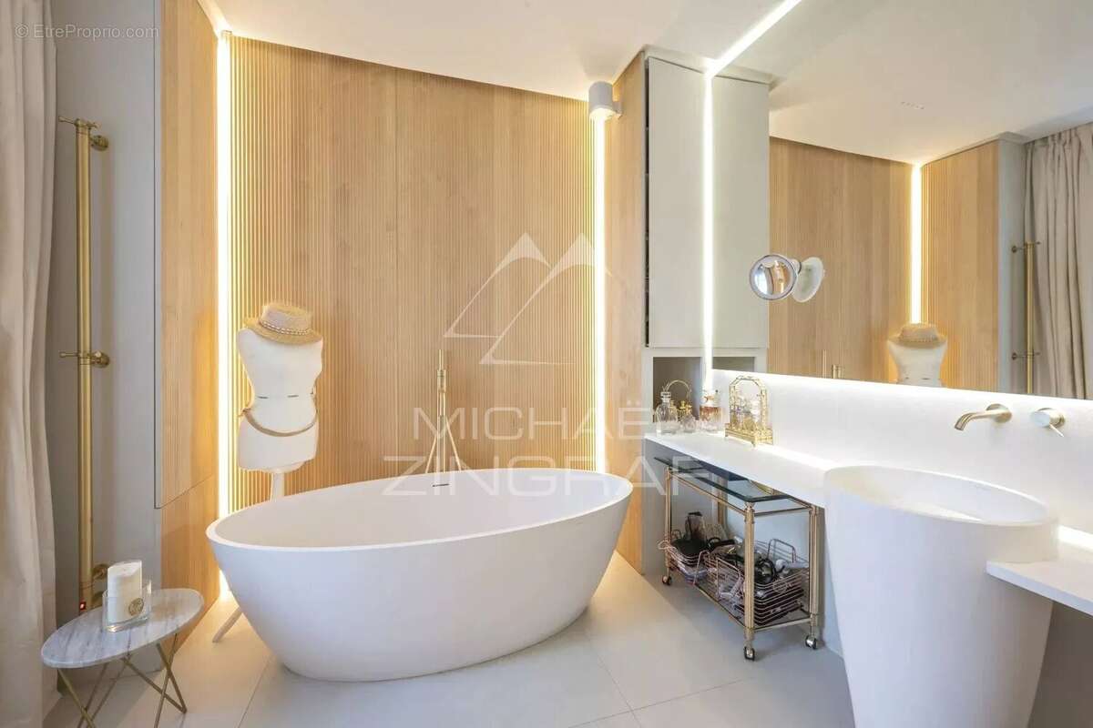 Appartement à PARIS-7E