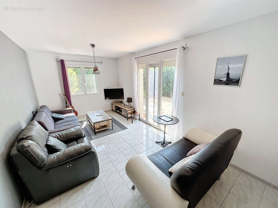 Maison à SAINT-LAURENT-DE-LA-SALANQUE