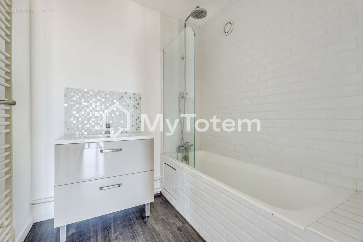 Appartement à COURBEVOIE