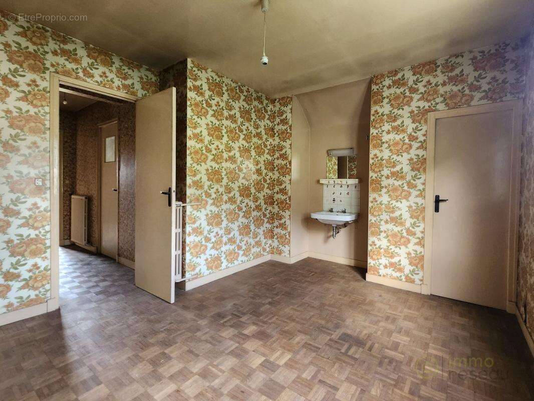 Maison 113 m² à Tracy-Le-Mont  - photo 7