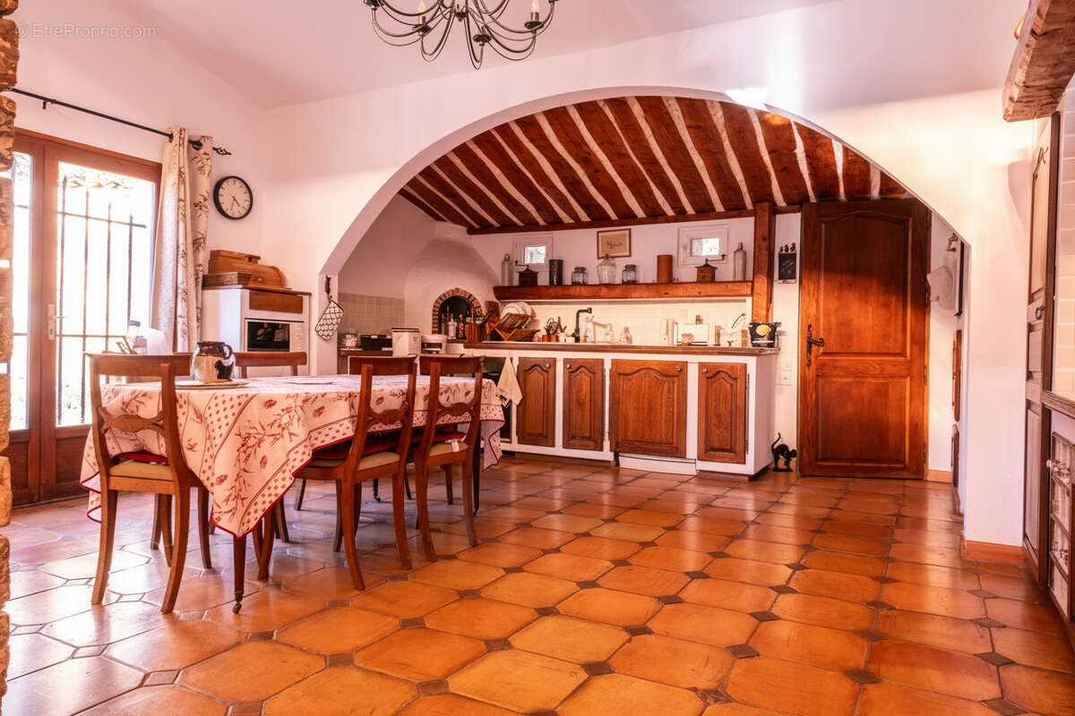 Maison à MEOUNES-LES-MONTRIEUX