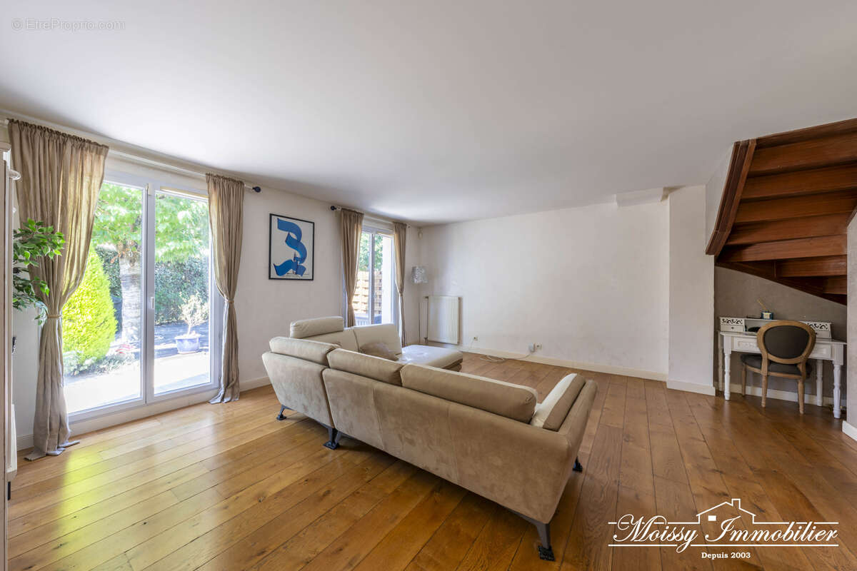 Maison à MOISSY-CRAMAYEL