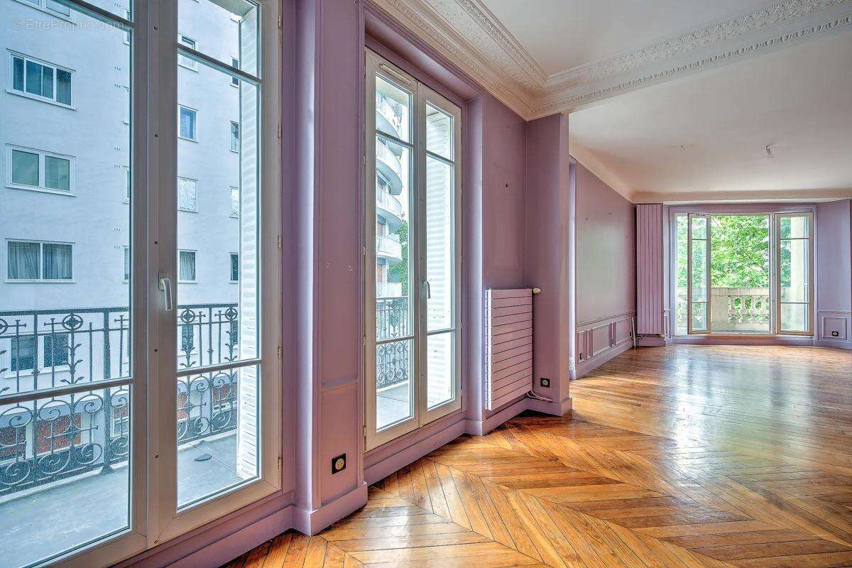 Appartement à PARIS-16E