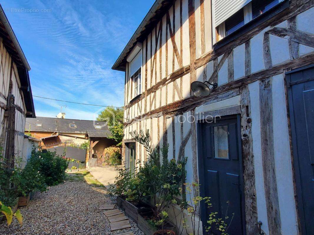 Bien RARE - Maison au Cœur du village de Cormeilles avec espace extérieur - photo 17