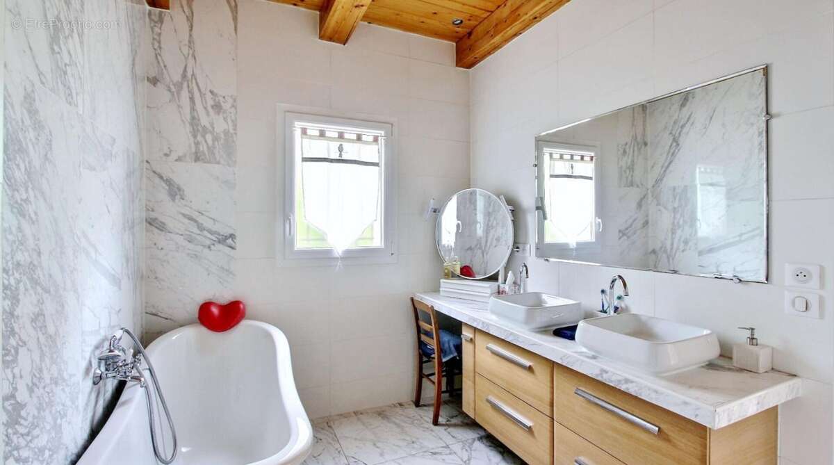 Maison à LE CANNET-DES-MAURES