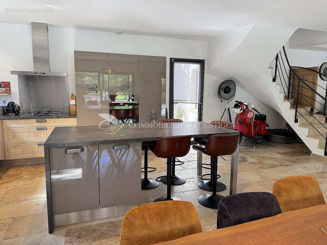 Maison à PERNES-LES-FONTAINES