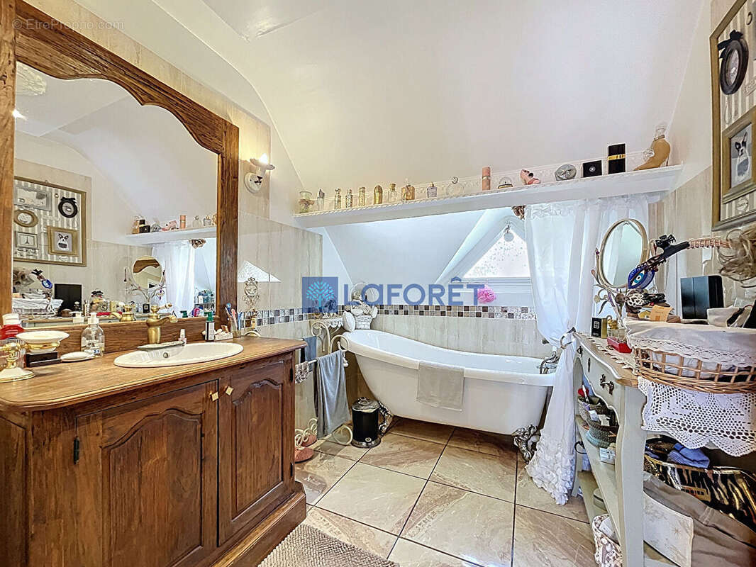 Maison à PETIT-COURONNE