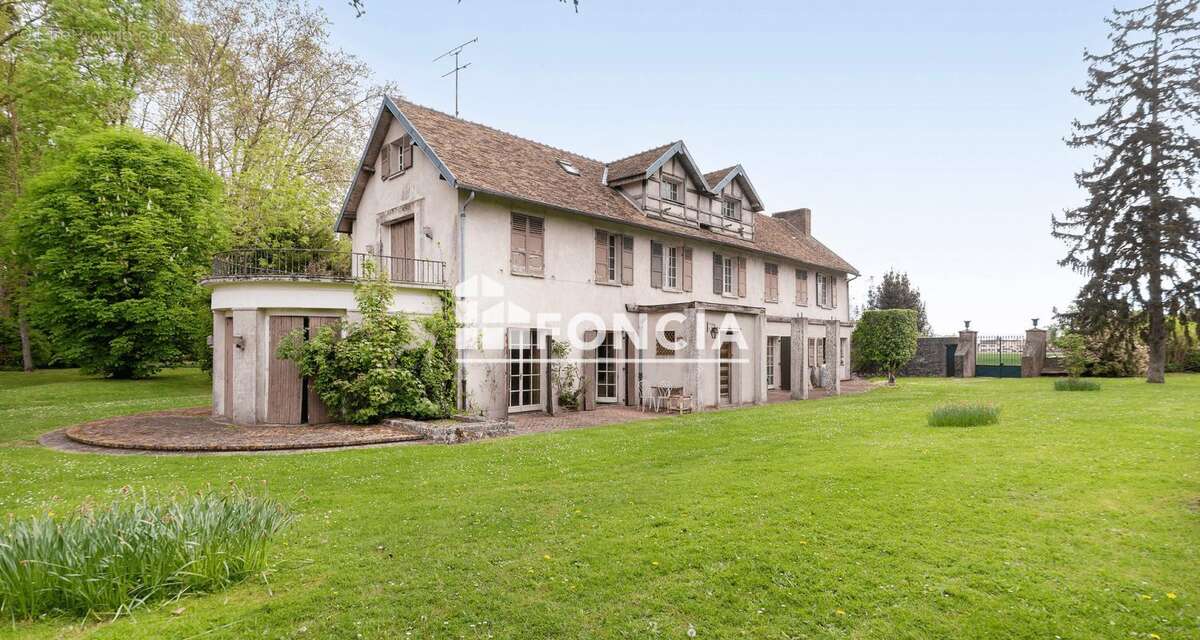 Maison à AVRAINVILLE
