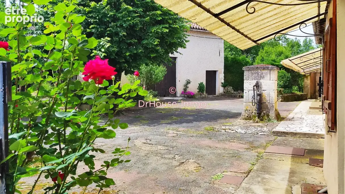 Maison 160 m² à Villars  - photo 4