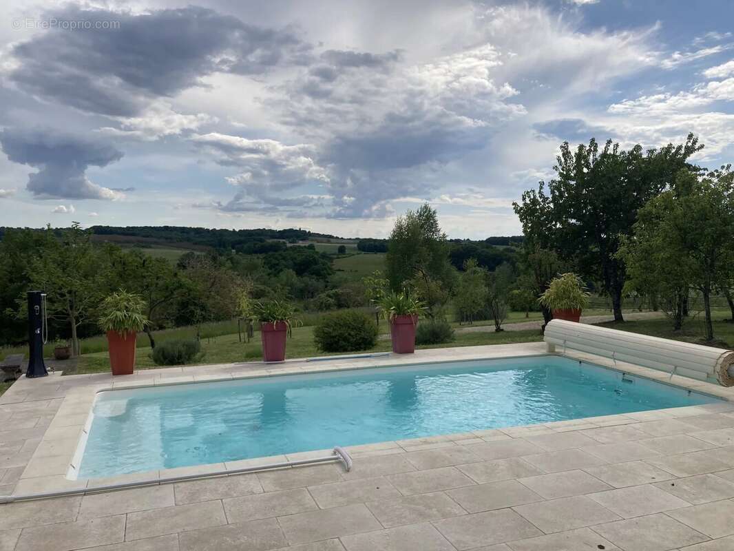 Maison avec 4 chambres, dépéndances et piscine - photo 24