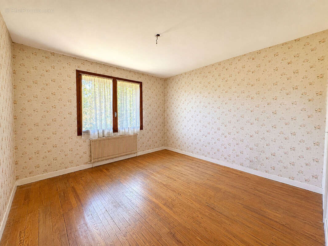 Maison  5 pièces de 101 m2 + sous-sol  à ARCHAMPS - photo 6