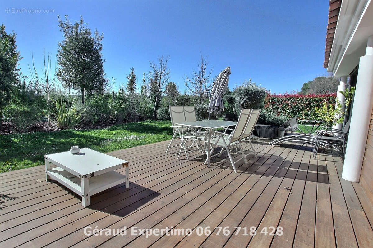 Superbe villa 5 pièces avec vue imprenable sur le golf  10mn du centre  Aix-en-Provence - piscine - photo 6