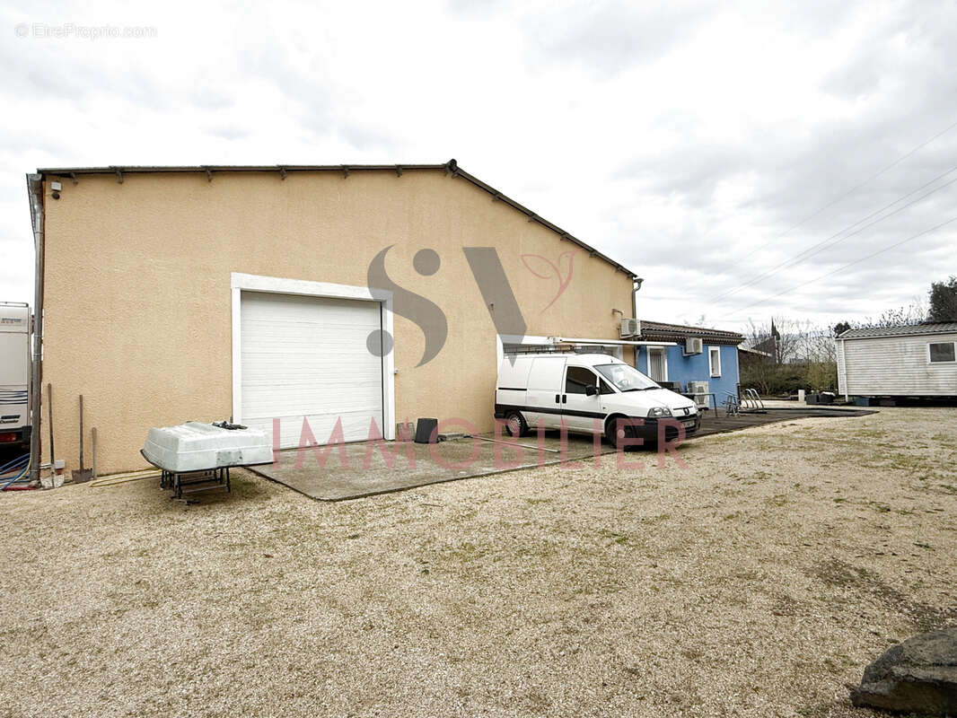 Commerce à CHATEAUNEUF-SUR-ISERE